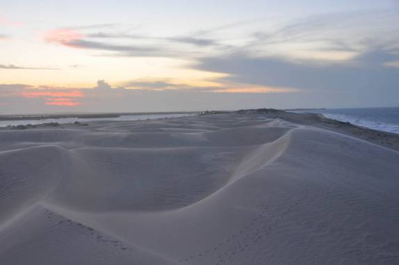 Pôr-do-sol nas dunas de Galos, região de Galinhos - RN